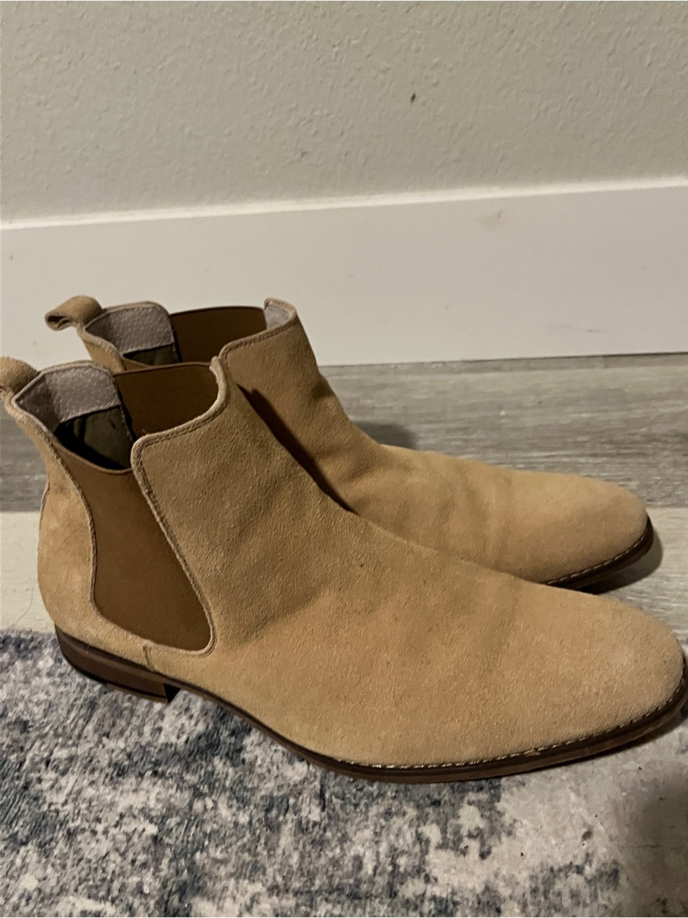 Men's Suede Chukka Chelsea Boots in Light Tan